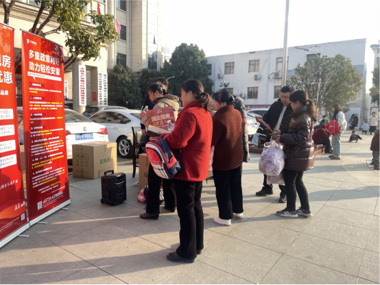 1735635931648659.png 中荊置業(yè)前往團(tuán)林鎮(zhèn)開展“安居工程”政策宣講及中荊學(xué)府項(xiàng)目宣傳活動(dòng)252.png